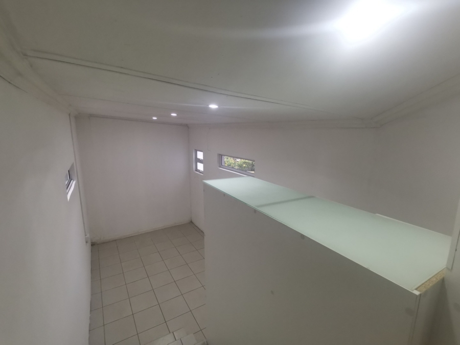 To Let 4 Bedroom Property for Rent in Vincent Eastern Cape